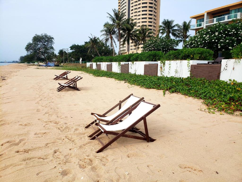 Baan Chaan Talay 2 BR Luxury Beachfront Condo Cha-am photo