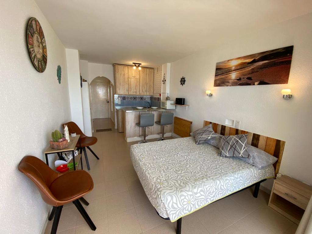 Stylish Fuengirola Studio with Panoramic Sea View - 4