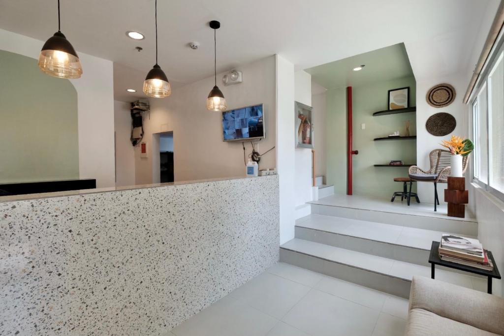 Best Price on BEDS and FRIENDS Hostel in Cebu + Reviews!