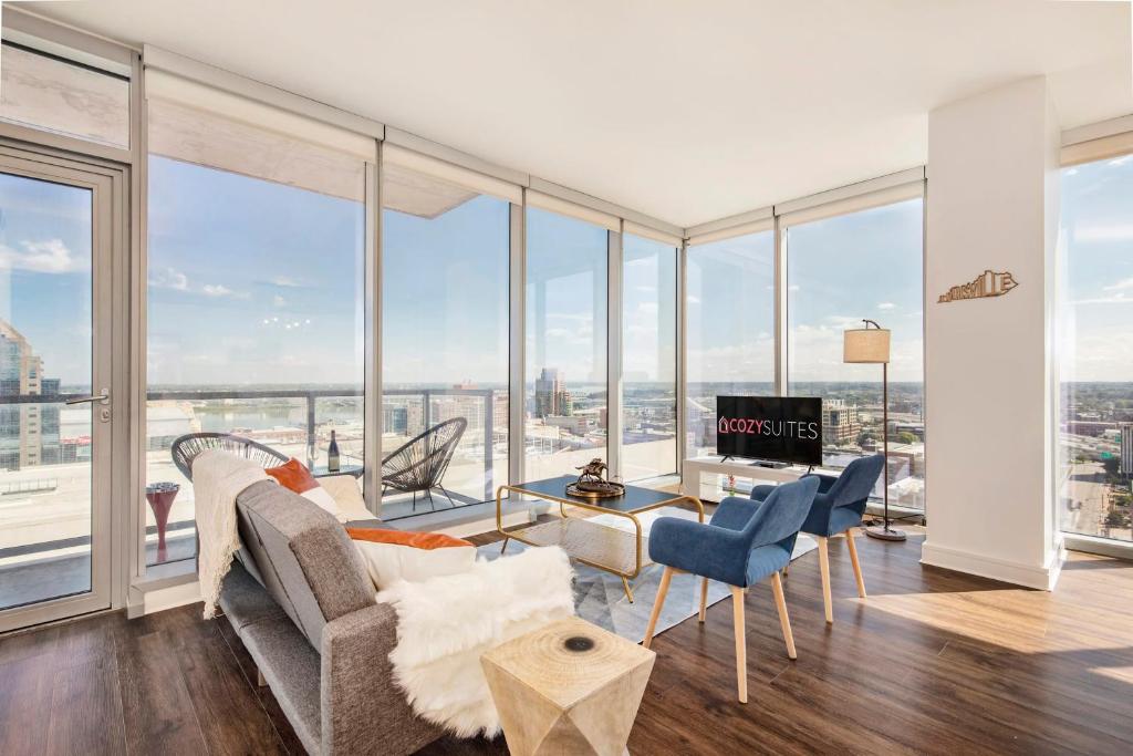 King Louis Luxurious 2BR Penthouse with balcony by CozySuites