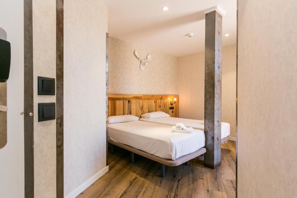 Black Swan Hostel Sevilla photo