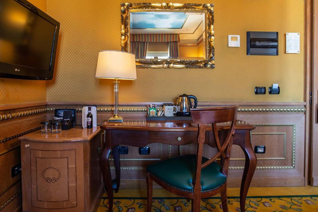 River Palace Hotel - 4
