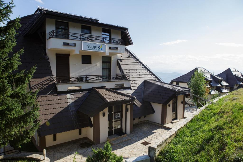 Dvori Sky View E13 Kopaonik - free private parking - 3