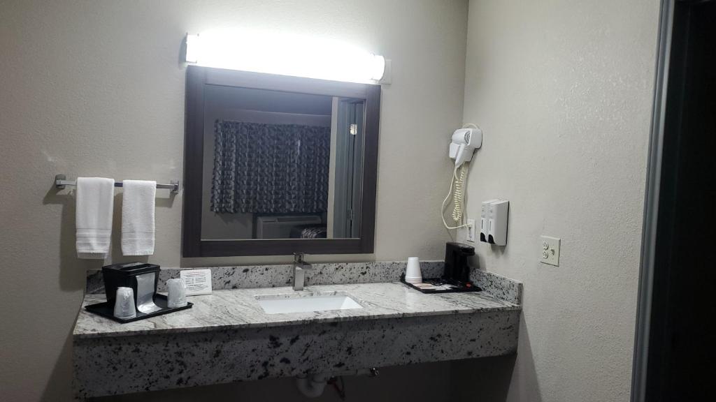 Crescent Park Motel & Suites photo
