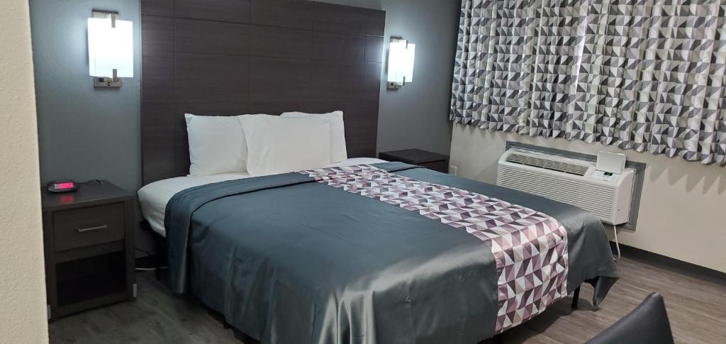Crescent Park Motel & Suites photo