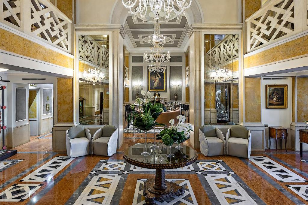 Entrance, Baglioni Hotel Luna – The Leading Hotels of the World in Venice