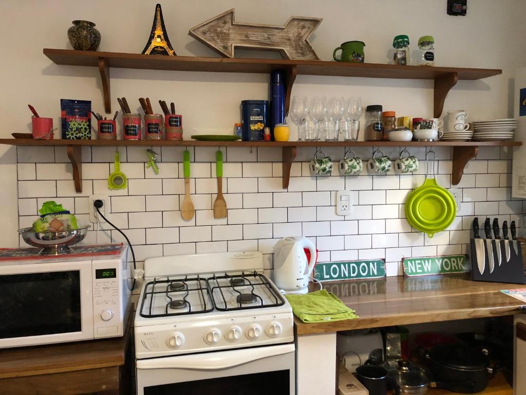 Cozy, Bright, near everything./Cómodo, luminoso, cerca de todo. - 3