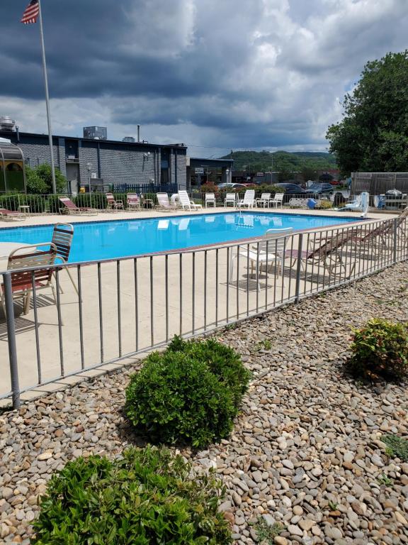 Suburban Studios Middlesboro photo