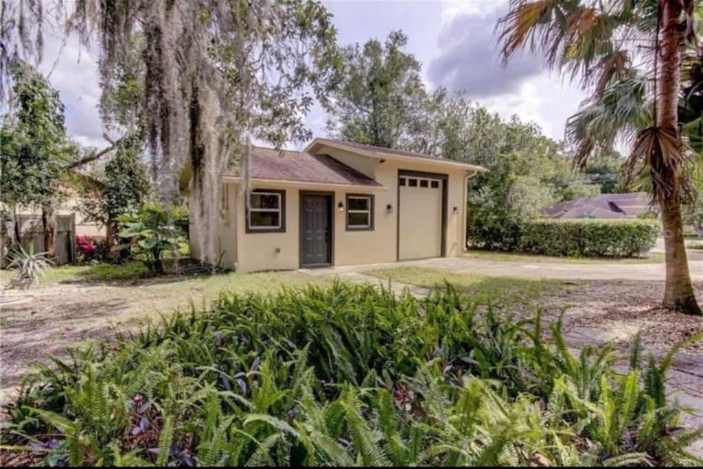 Carriage House · Carriage House Duplex Close to Busch Gardens/USF! — Hotel in Tampa (FL)