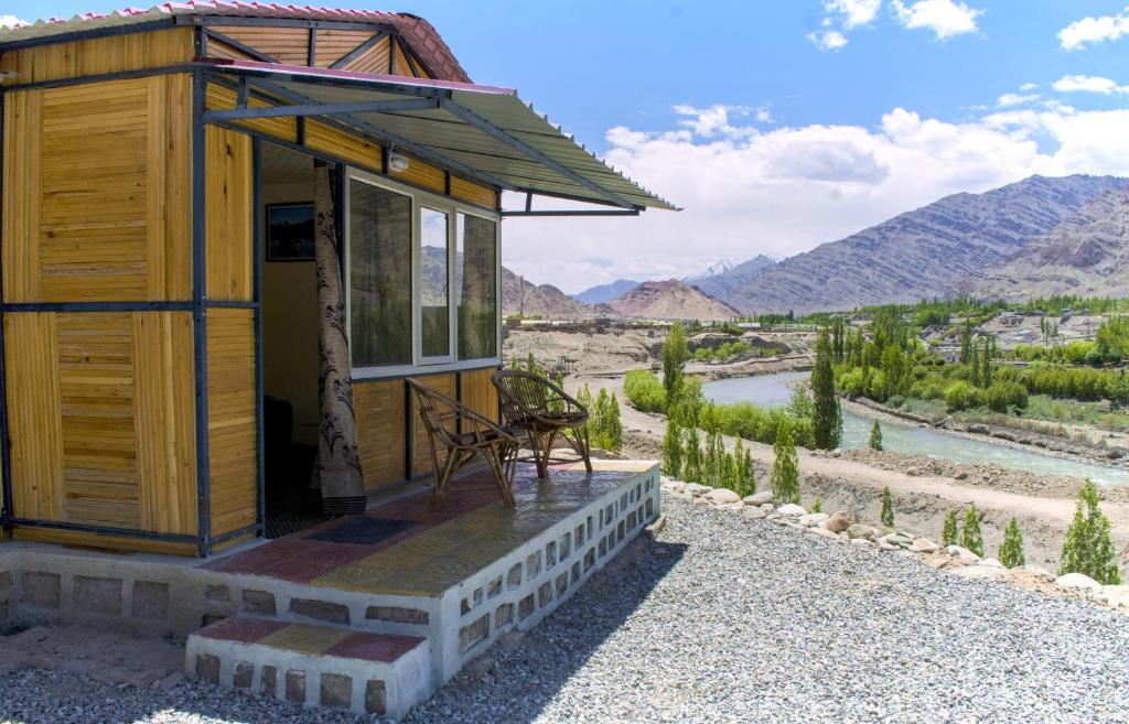Neryok's Indus view photo