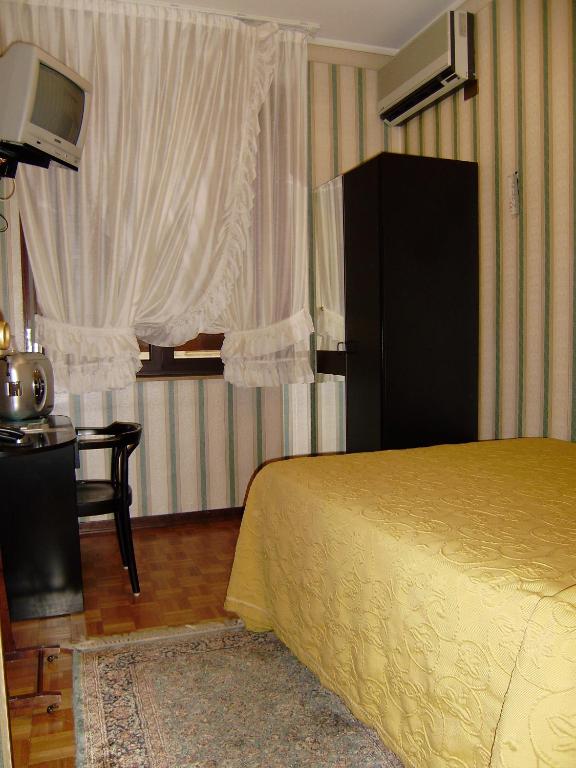 Hotel Italia City Center - 4