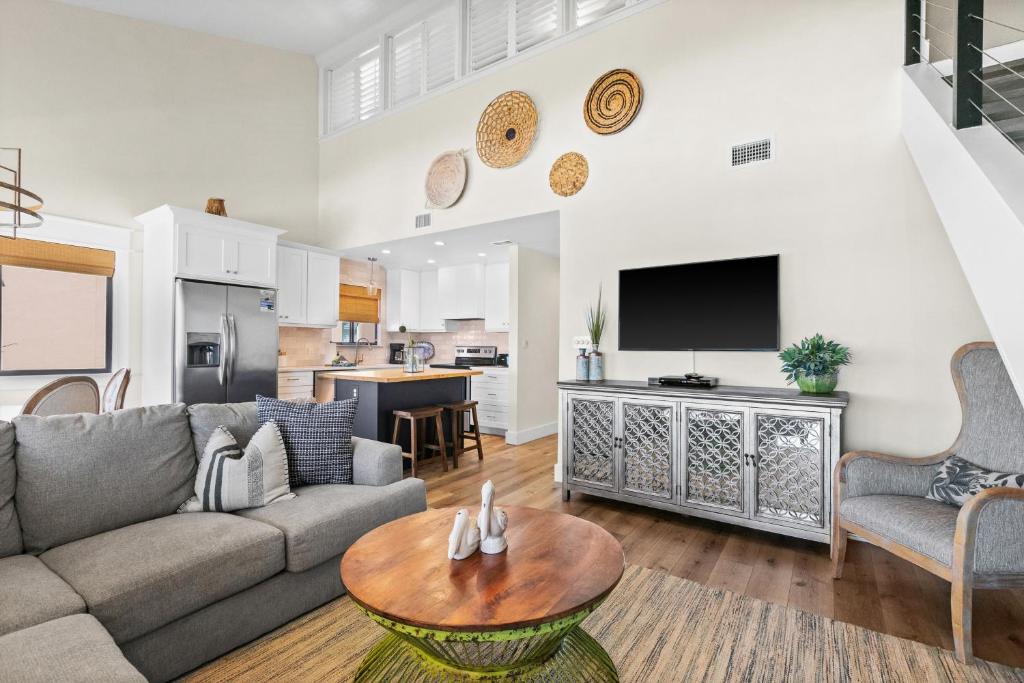 Capistrano 303, Seacrest