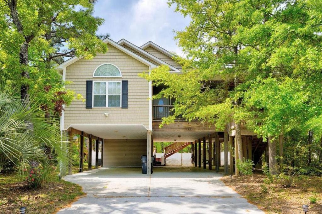 7 Happy Clams, Oak Island