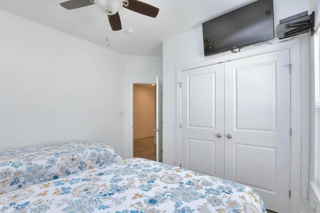 Shrimp on the Barbee, Oak Island