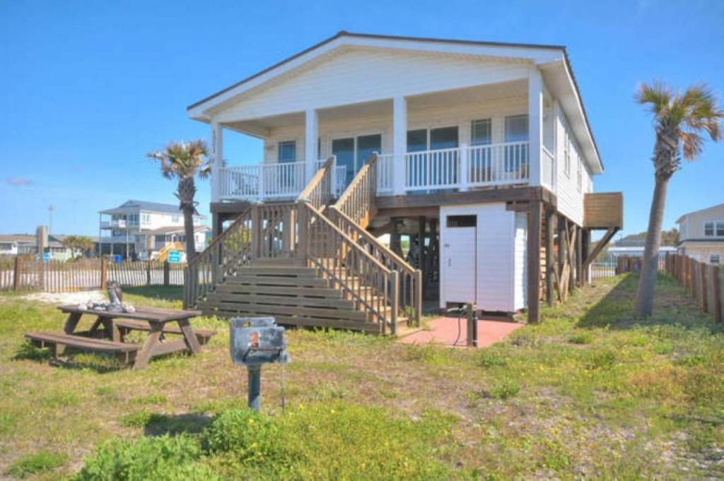 10 Sandy Toes, Oak Island