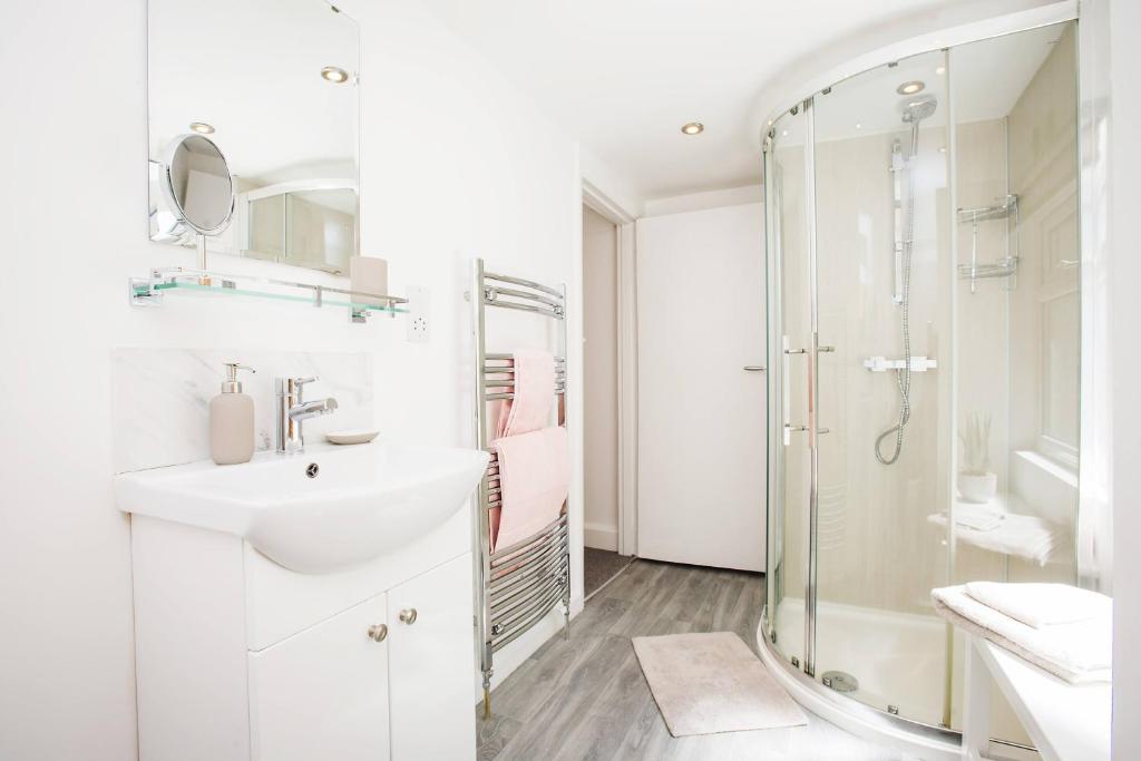 Victoria Apartment 1 photo