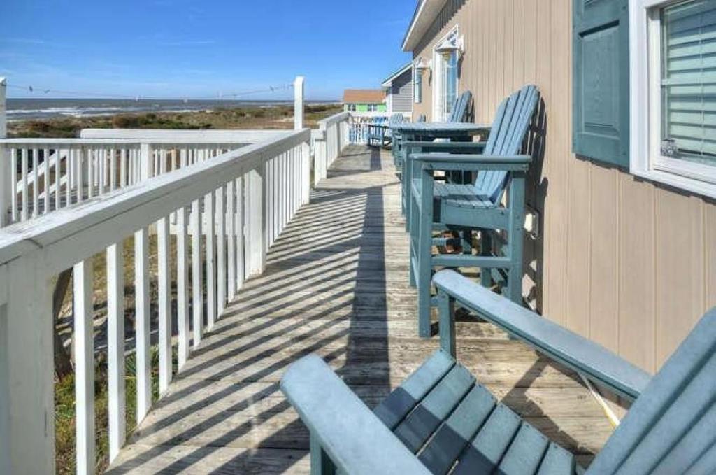 Atlantic Breeze, Oak Island