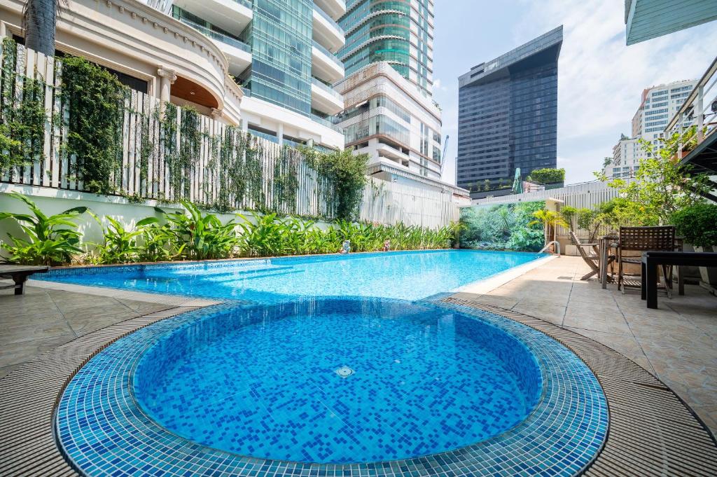 Swimming pool