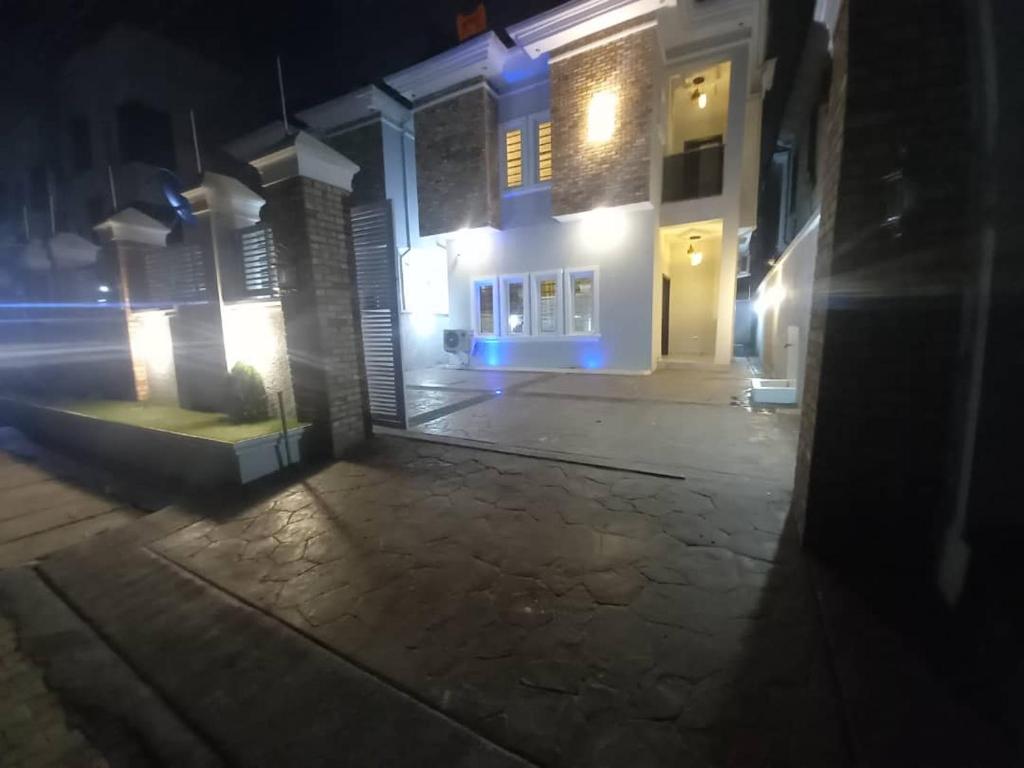 Tranquil 5 bedroom Detached Duplex, Osapa London, Lekki photo