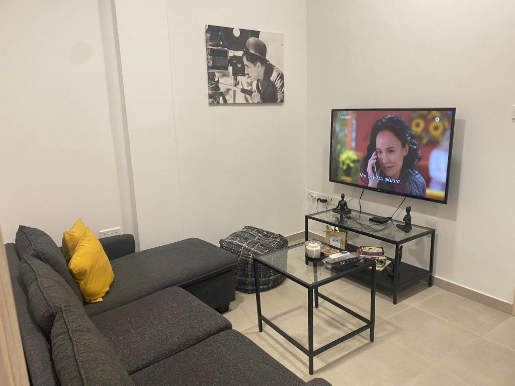 Modern City Center Apartment Saripolou 2 — Hotel in Limassol