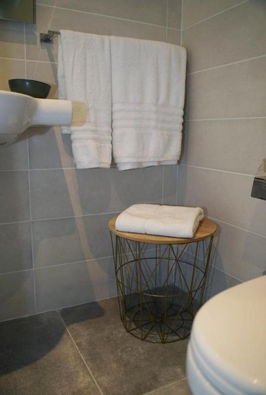 Guest House Capital Inn photo