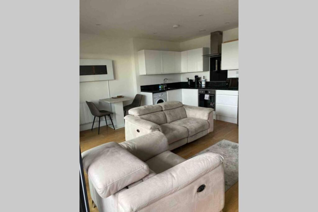 Luxury 1 Bedroom Apartment with Netflix & Parking photo