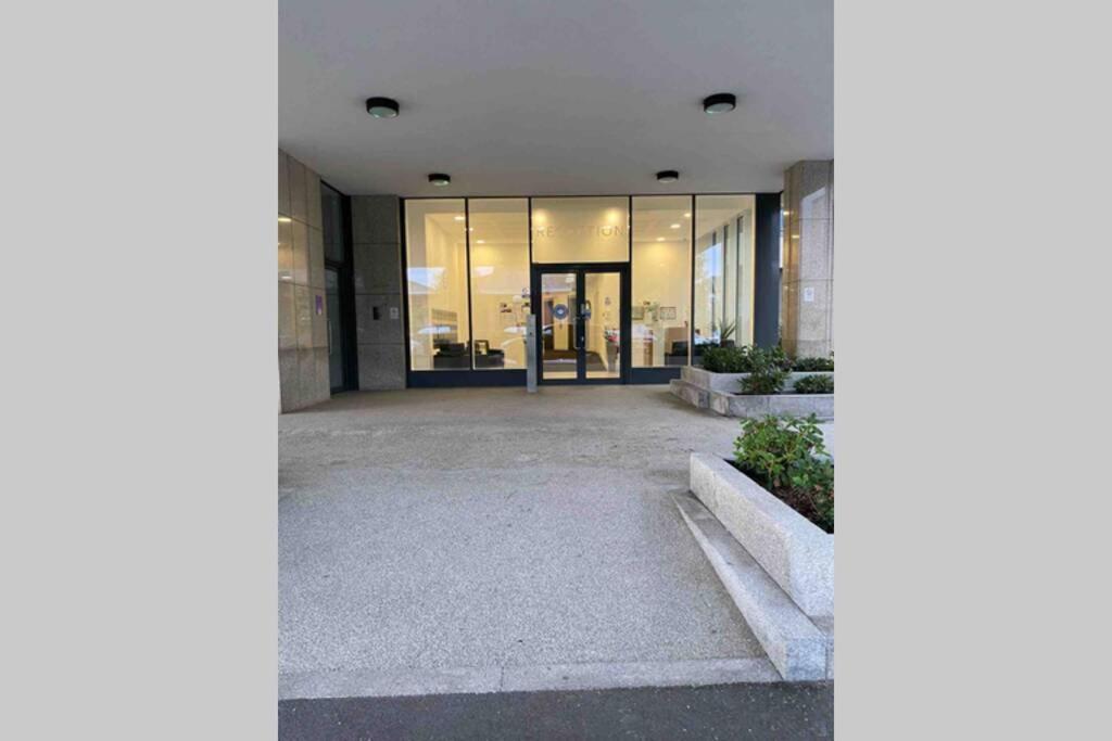 Luxury 1 Bedroom Apartment with Netflix & Parking photo