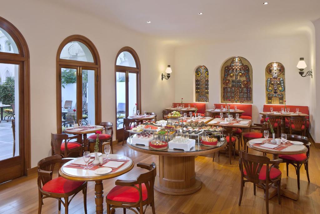 Restaurant, Maidens Hotel in New Delhi and NCR