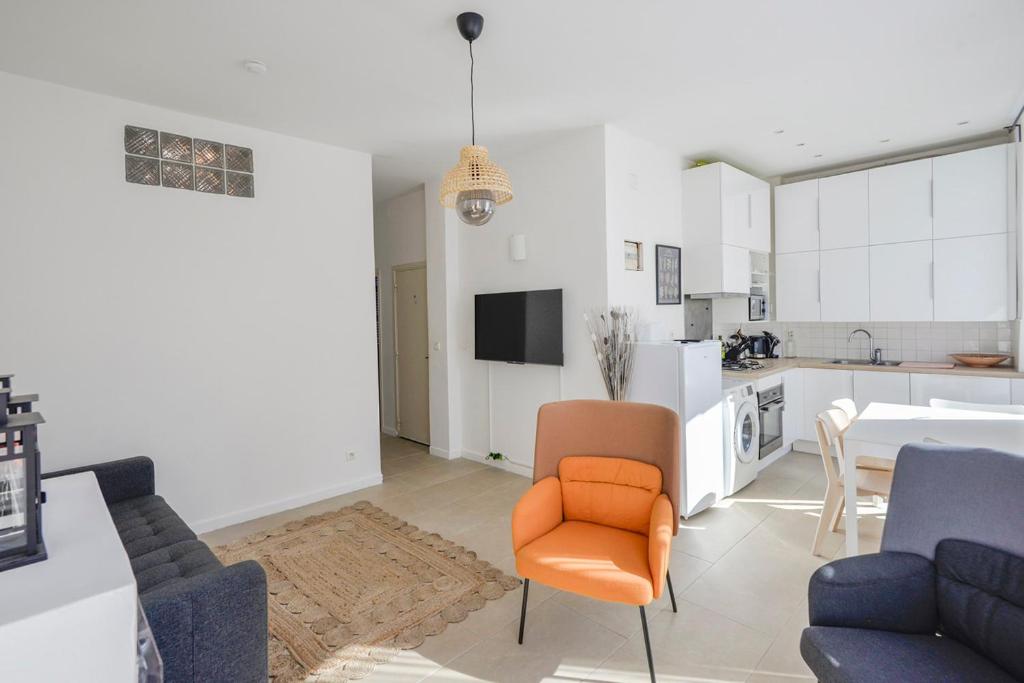 Chic And Modern Apt 5 Min From The Beach - 3