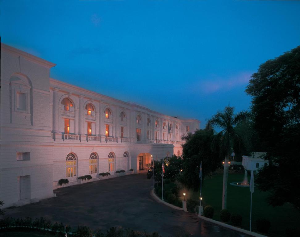 Exterior view, Maidens Hotel in New Delhi and NCR