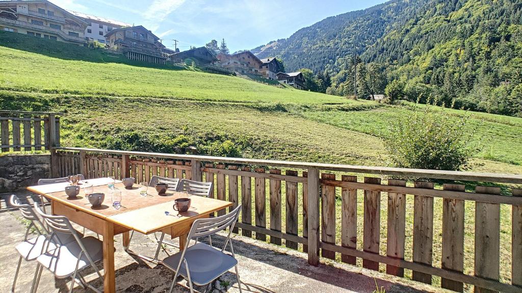 Joli APPARTEMENT DANS CHALET AVEC TERRASSE - SAINT JEAN D'AULPS - PROCHE MORZINE - 6 PERSONNES - LILOU - 2