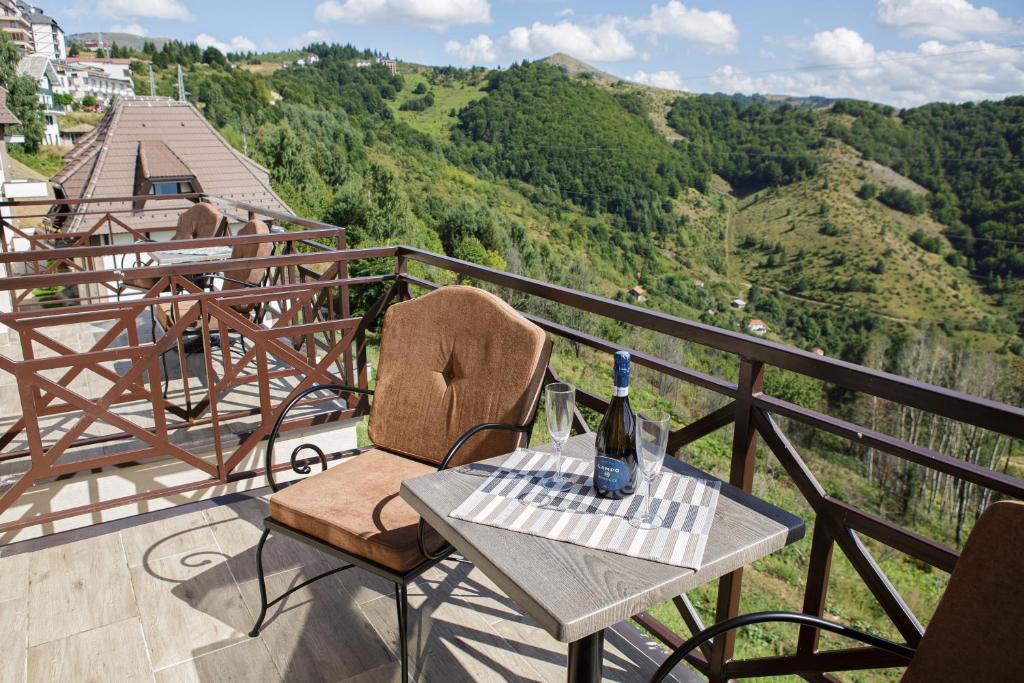 Dvori Sky View E14 Kopaonik - free private parking - 2
