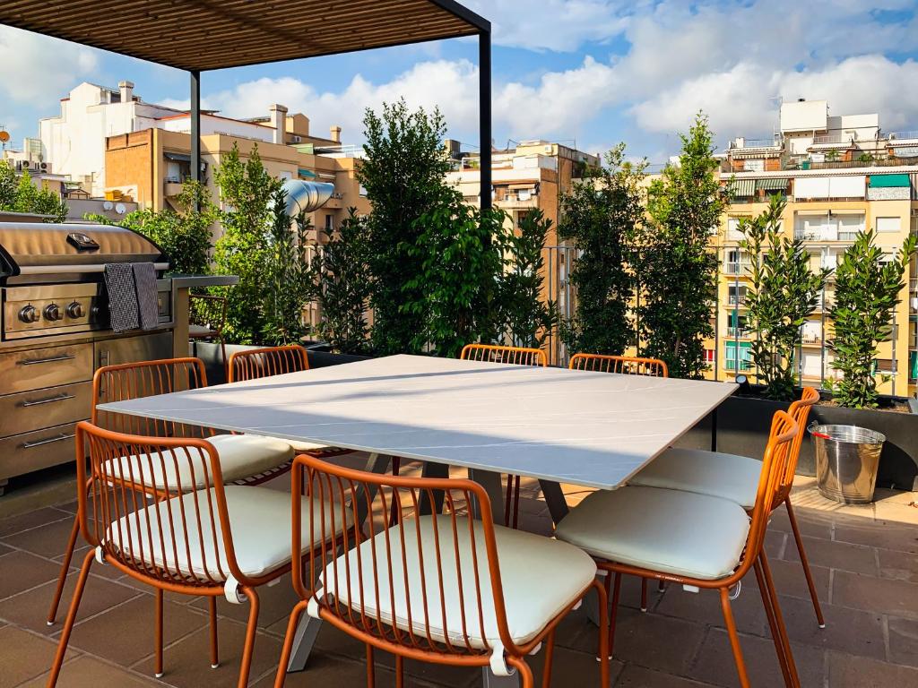 Incredible 2BR Penthouse with Urban Rooftop Garden - 2