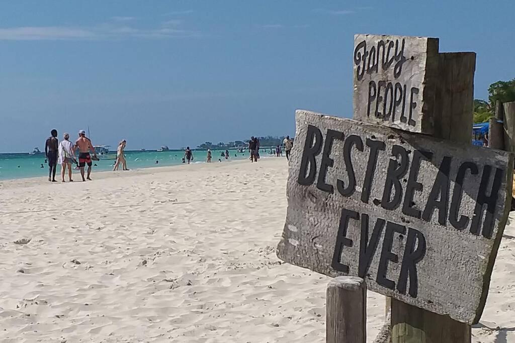 Sunflower Escape Grande (AC / Wifi / Free Beach / Parking) photo