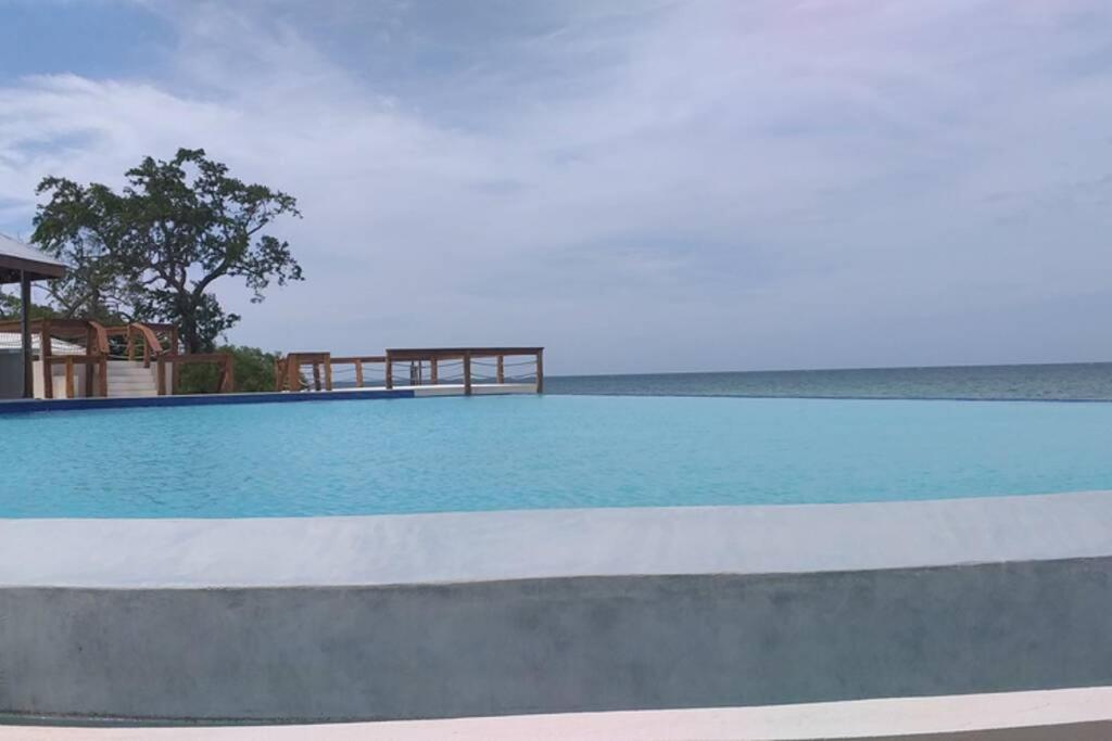 Sunflower Escape Grande (AC / Wifi / Free Beach / Parking) photo