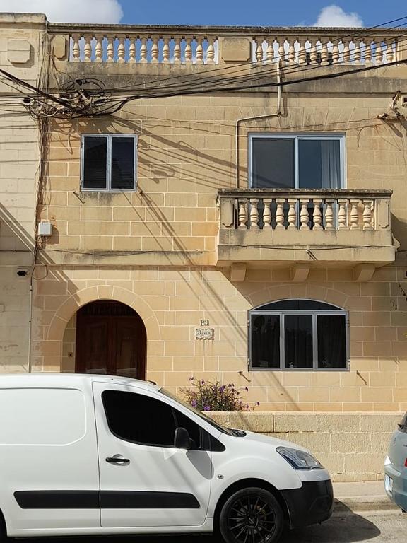 Dynesty B&amp;B — Hotel in Birzebbuga