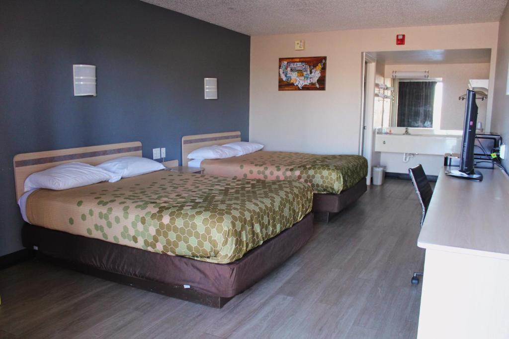 Econo Lodge Paducah West I-24 photo