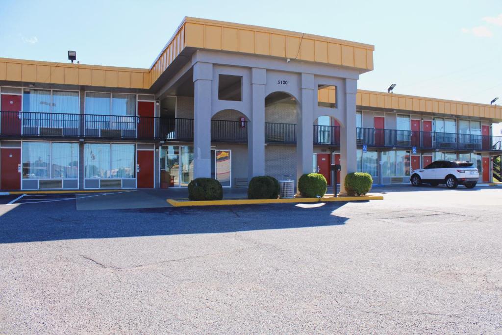 Econo Lodge Paducah West I-24 photo