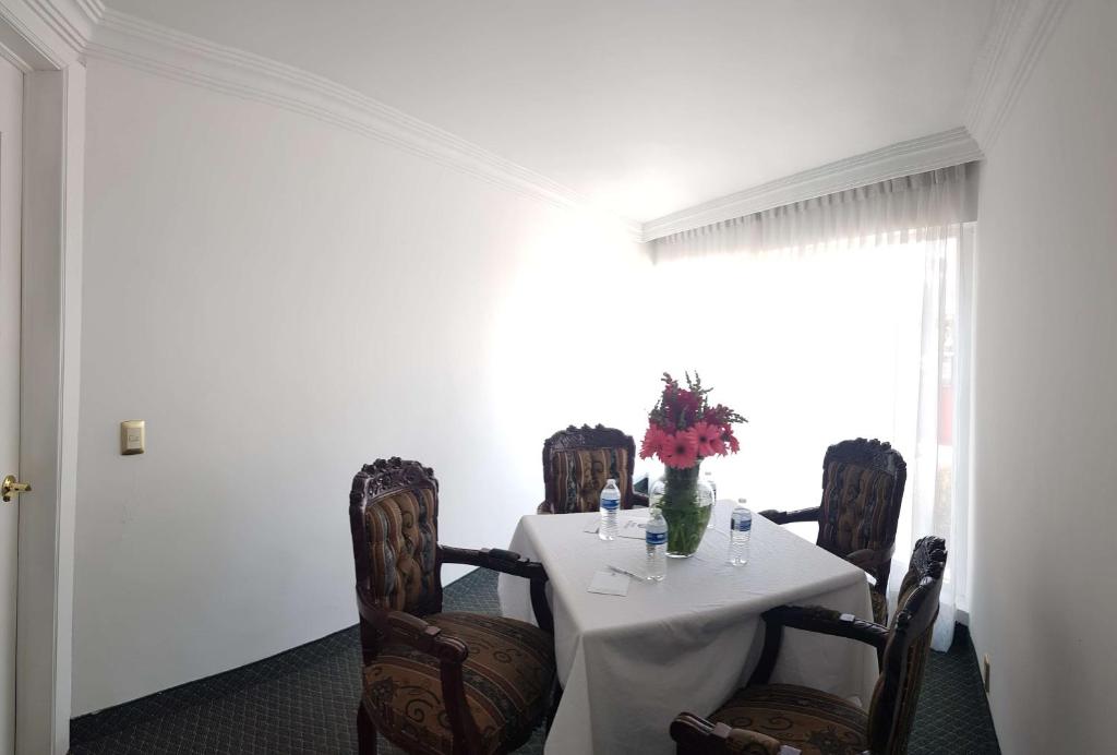 Best Western Toluca Photo 42