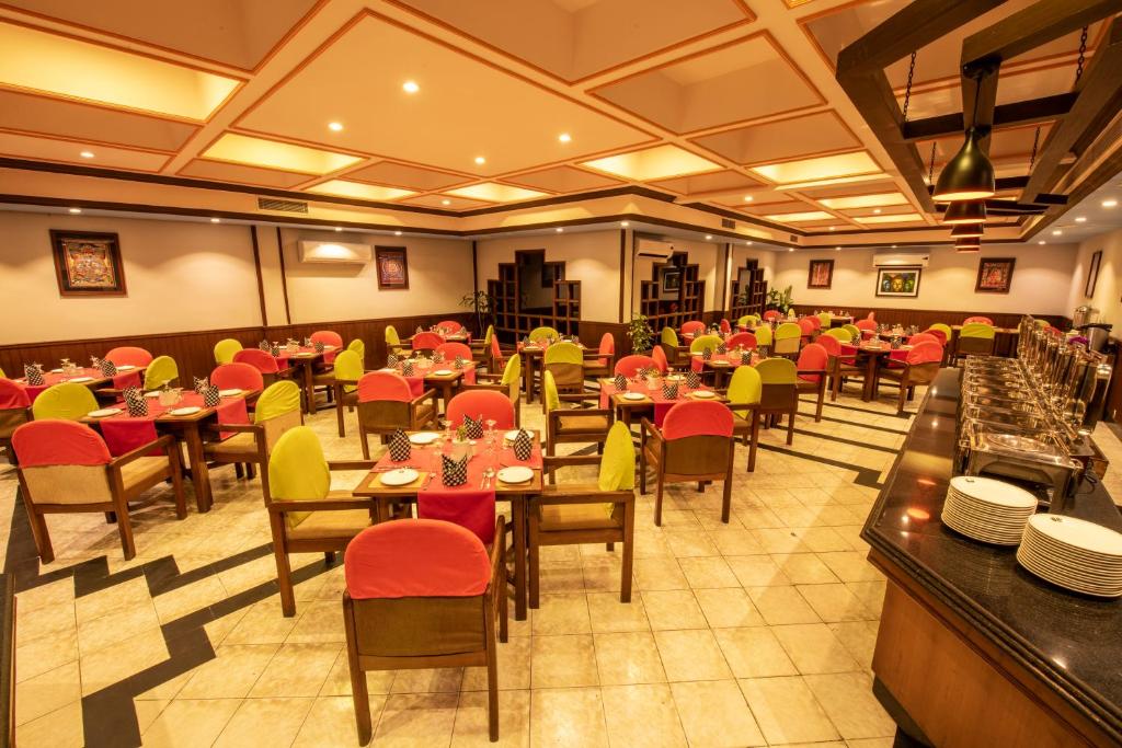 Restaurant, Hotel Nirvana by Luxury International in Siddharthanagar