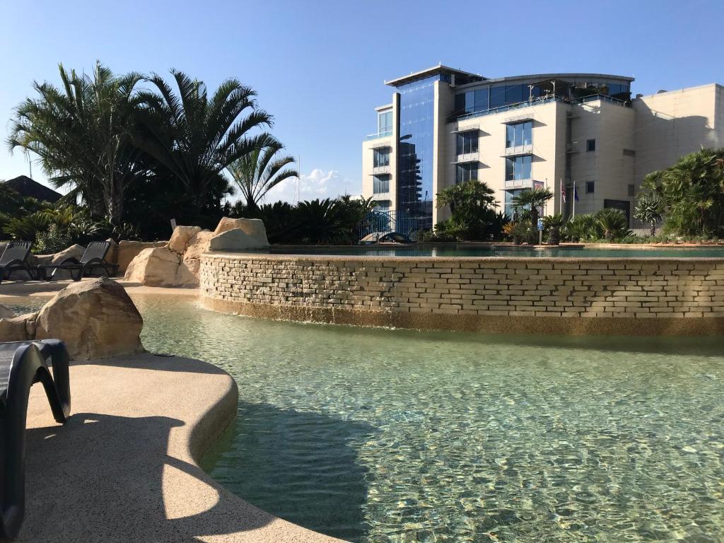 Family apartment with swimming pools 3 bedroom 2 bathroom Rock facing 전경