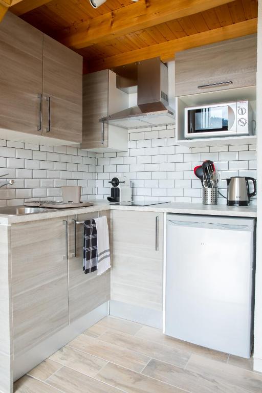 Stunning renovated studio with mezzanine - 4