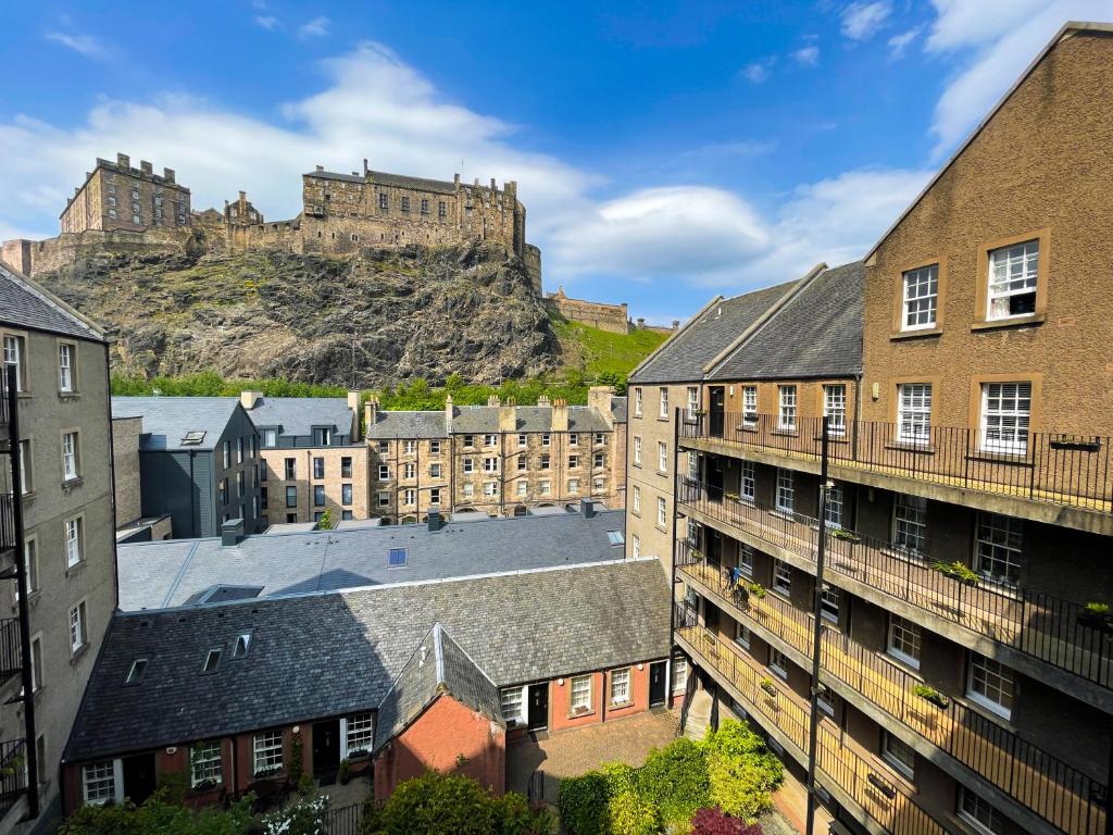 Studio Hart Castle Rock Grassmarket 전경