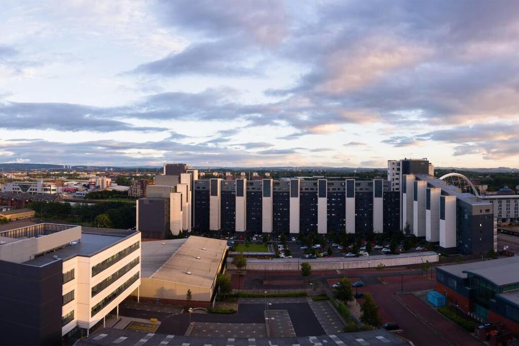 Trendy 10th floor studio apartment — Hotel in Glasgow