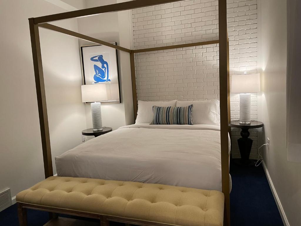 The Argus Hotel & Cocktail Lounge photo