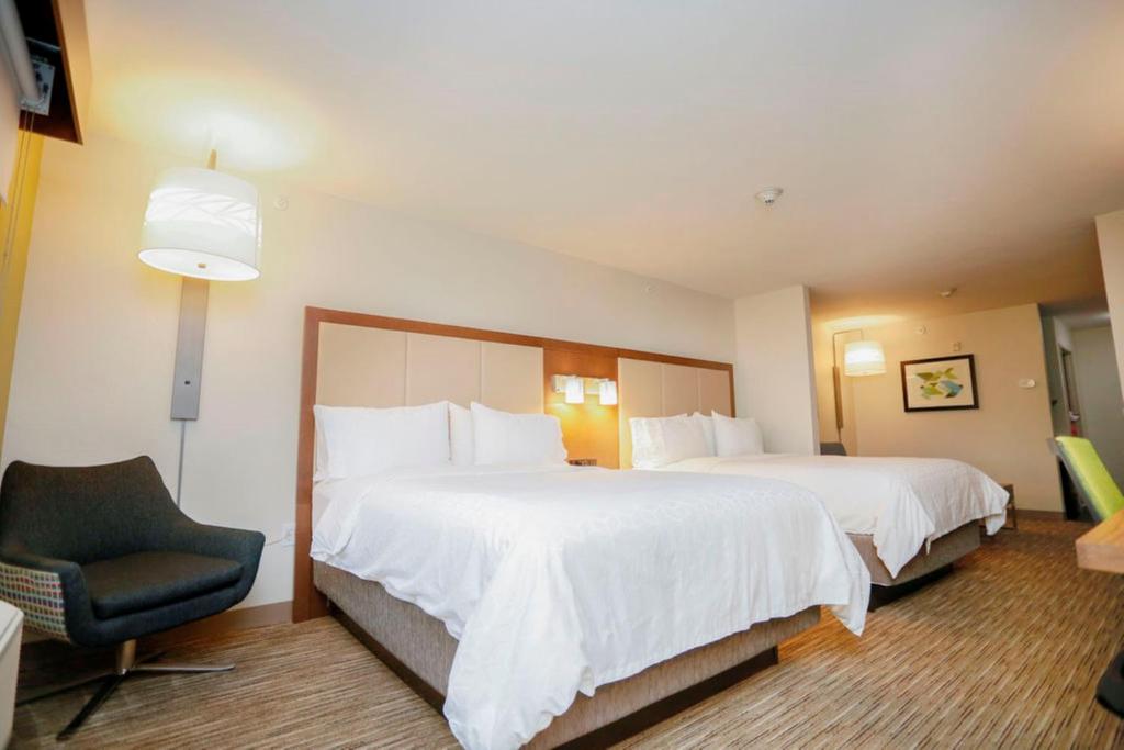Holiday Inn Express Hotel & Suites Carlsbad photo