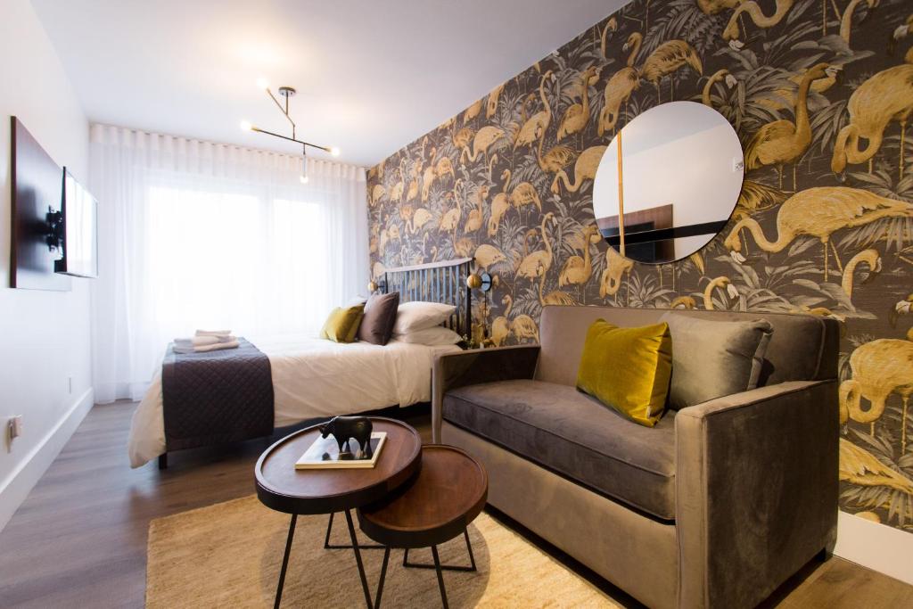 Fun & Funky Little Italy Studio with Full Kitchen by Den Stays, Montreal