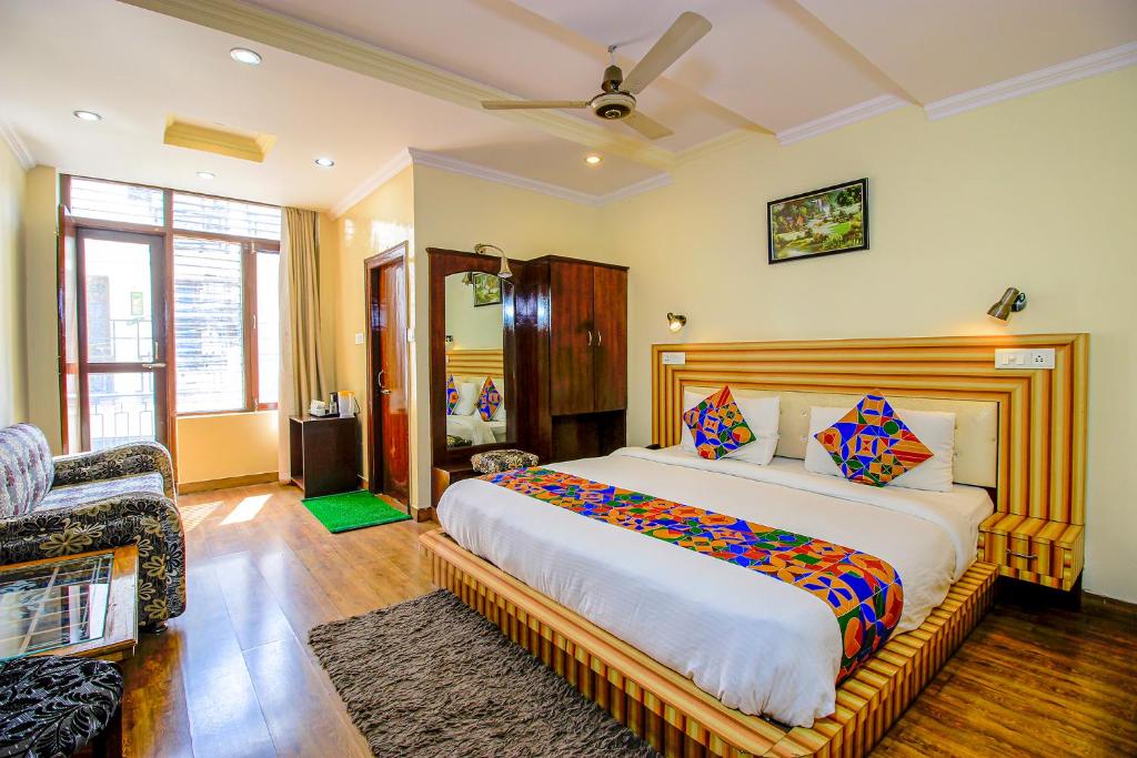 OYO 4889 Hotel Moon 2 photo