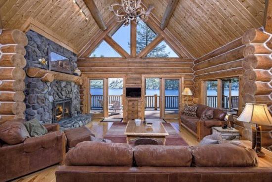 Golden Saddle, Joseph