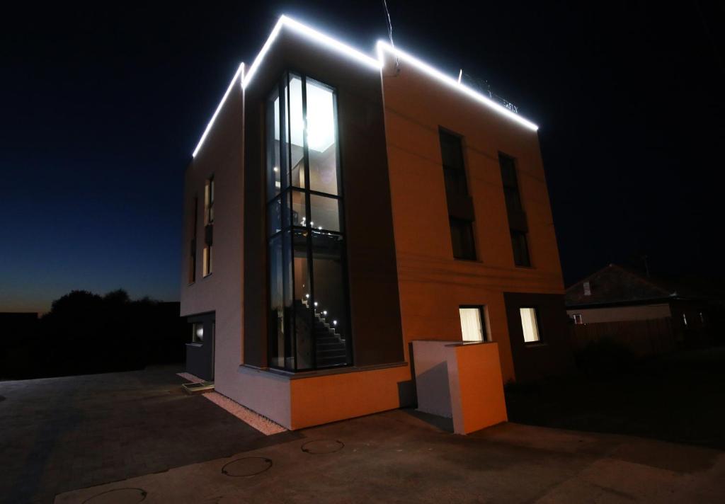 The Butterfly, Singeorgiu de Mures